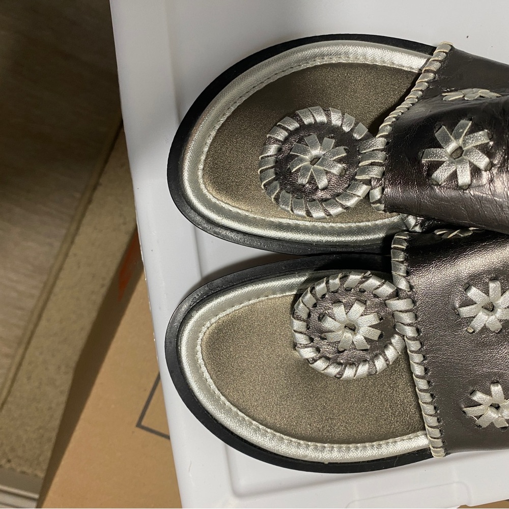 New sandal only wore once